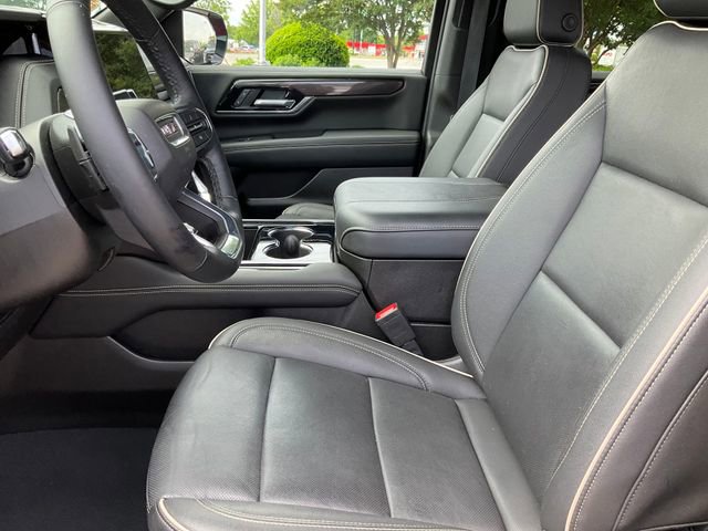 Used 2025 GMC Yukon XL Elevation AWD/4WD image 5