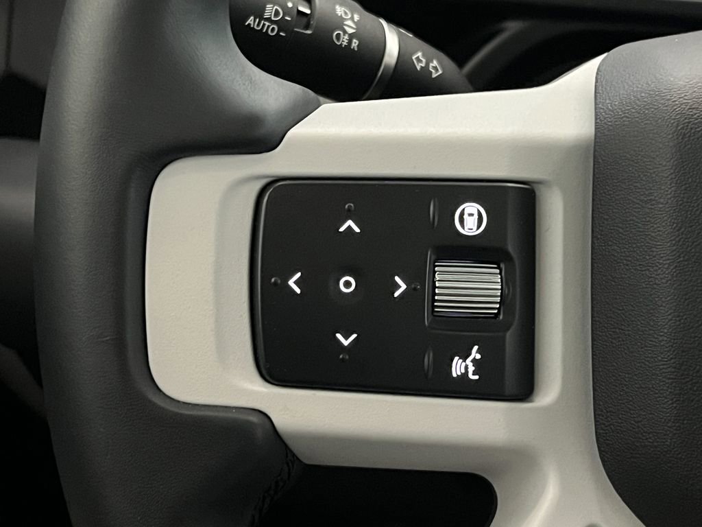 Used 2025 Land Rover Defender 110 S image 21
