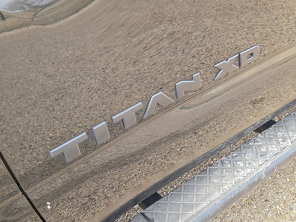 Used 2019 Nissan Titan SV w/ SV Convenience Package image 11