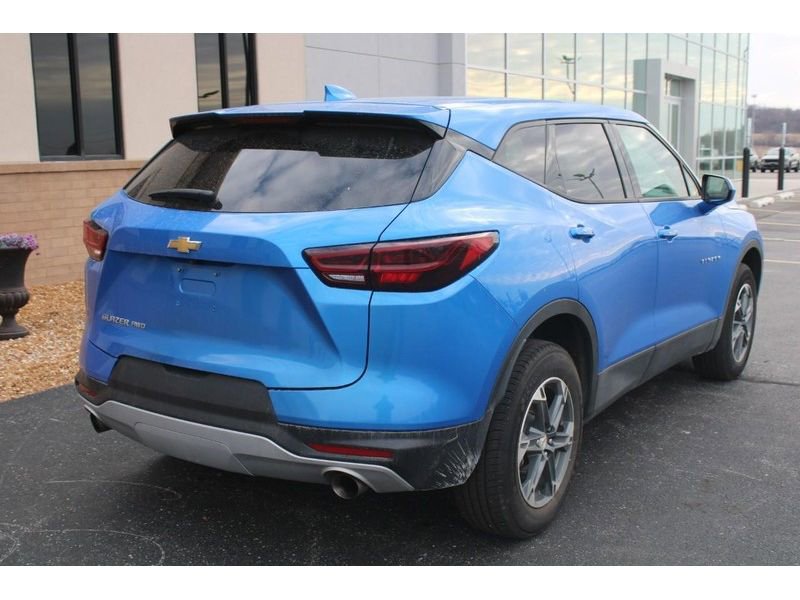 Used 2025 Chevrolet Blazer LT image 3
