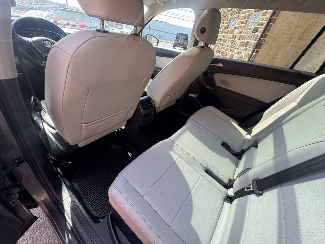 Used 2019 Volkswagen Tiguan SEL AWD/4WD image 18