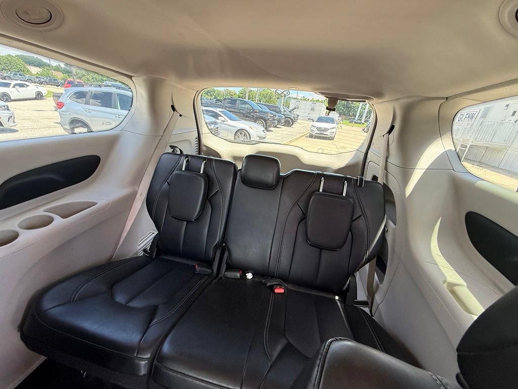 Used 2023 Chrysler Pacifica Touring-L FWD image 25