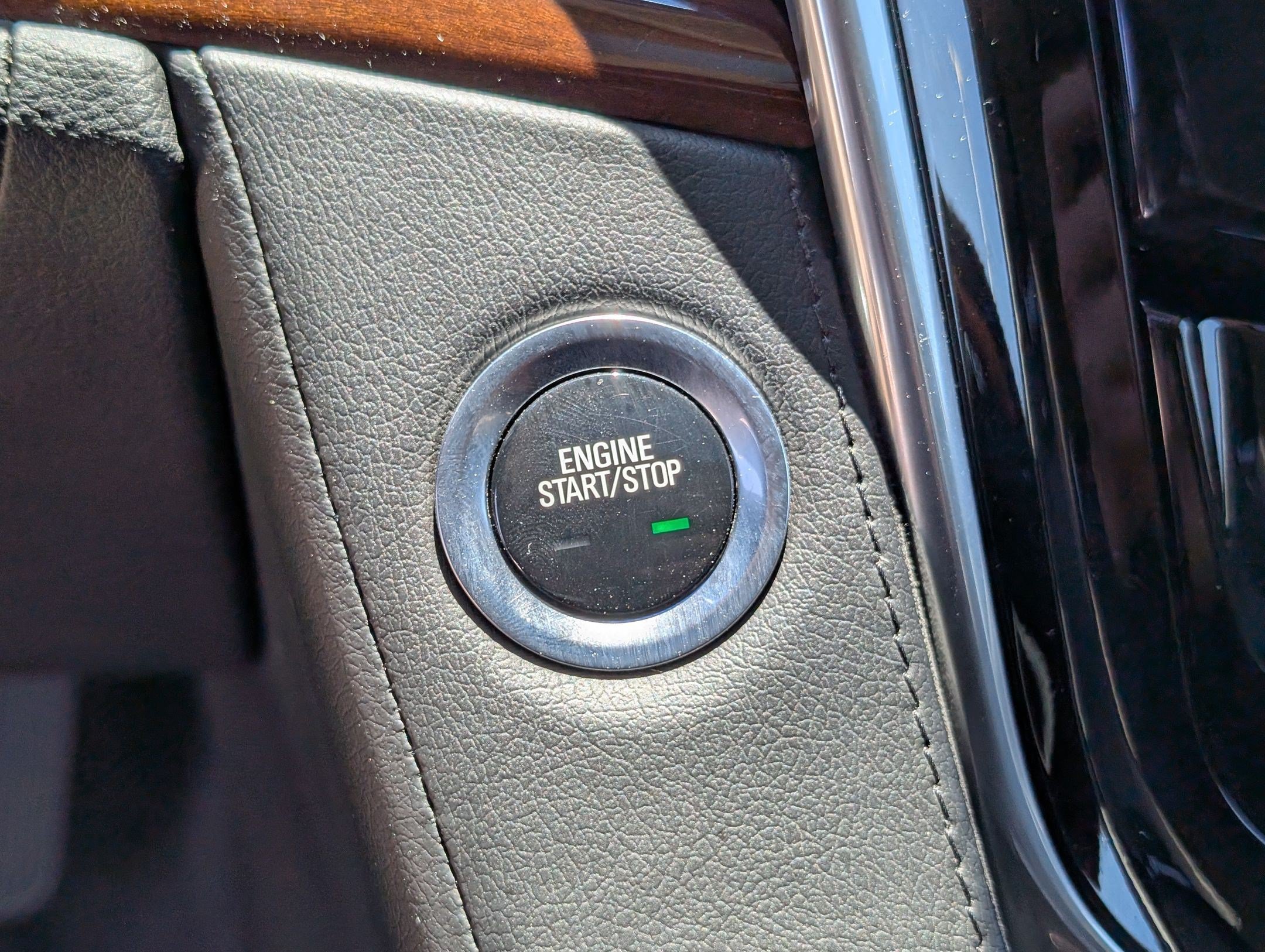 Used 2020 Cadillac Escalade Premium Luxury AWD/4WD image 18
