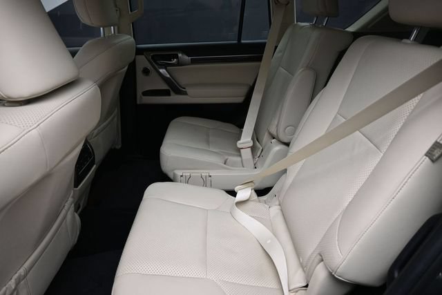 Used 2023 Lexus GX 460 Luxury w/ Sport Design Package AWD/4WD image 12