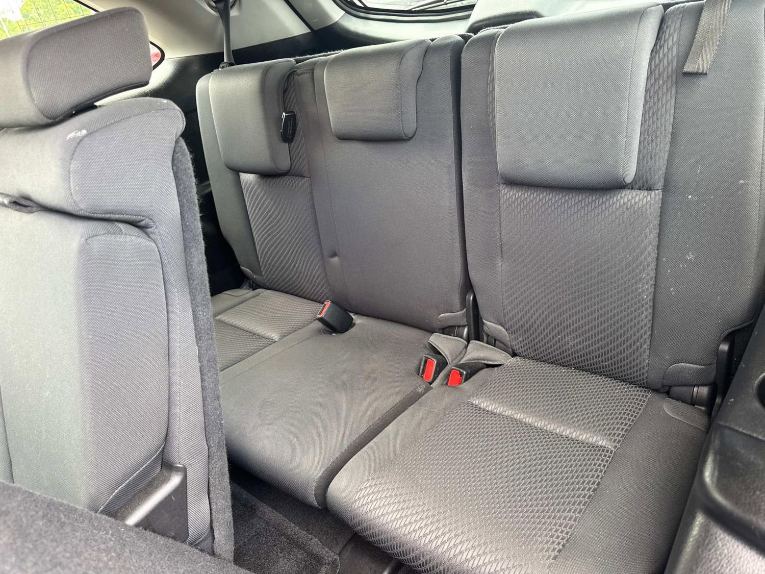 Used 2018 Toyota Highlander LE FWD image 16