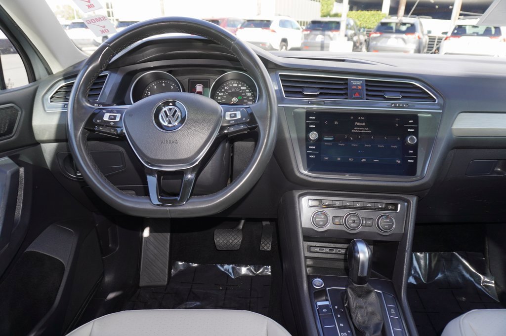 Used 2020 Volkswagen Tiguan SE w/ Panoramic Sunroof Package image 11
