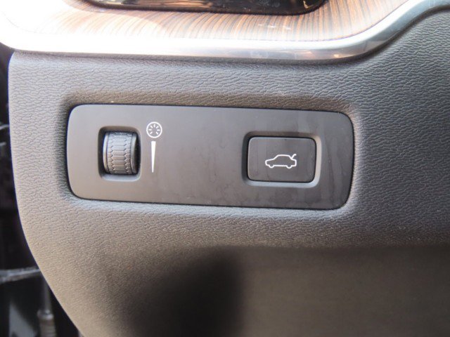 Used 2021 Volvo XC60 T5 Momentum w/ Advanced Package FWD image 25