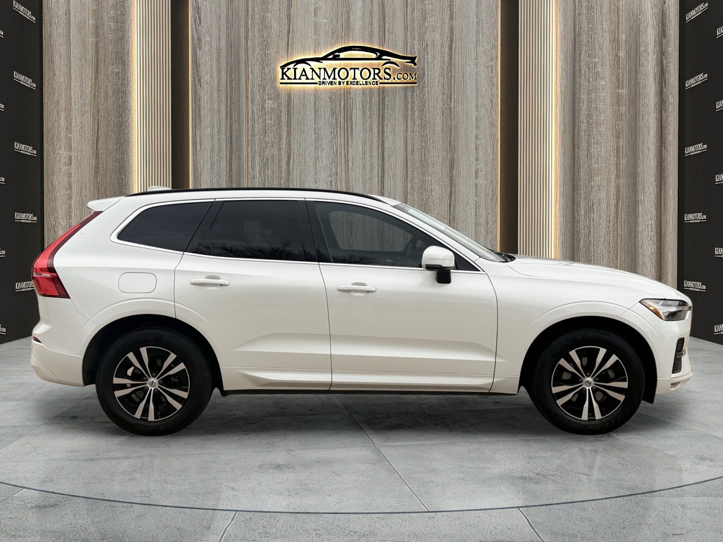 Used 2023 Volvo XC60 B5 Core image 7