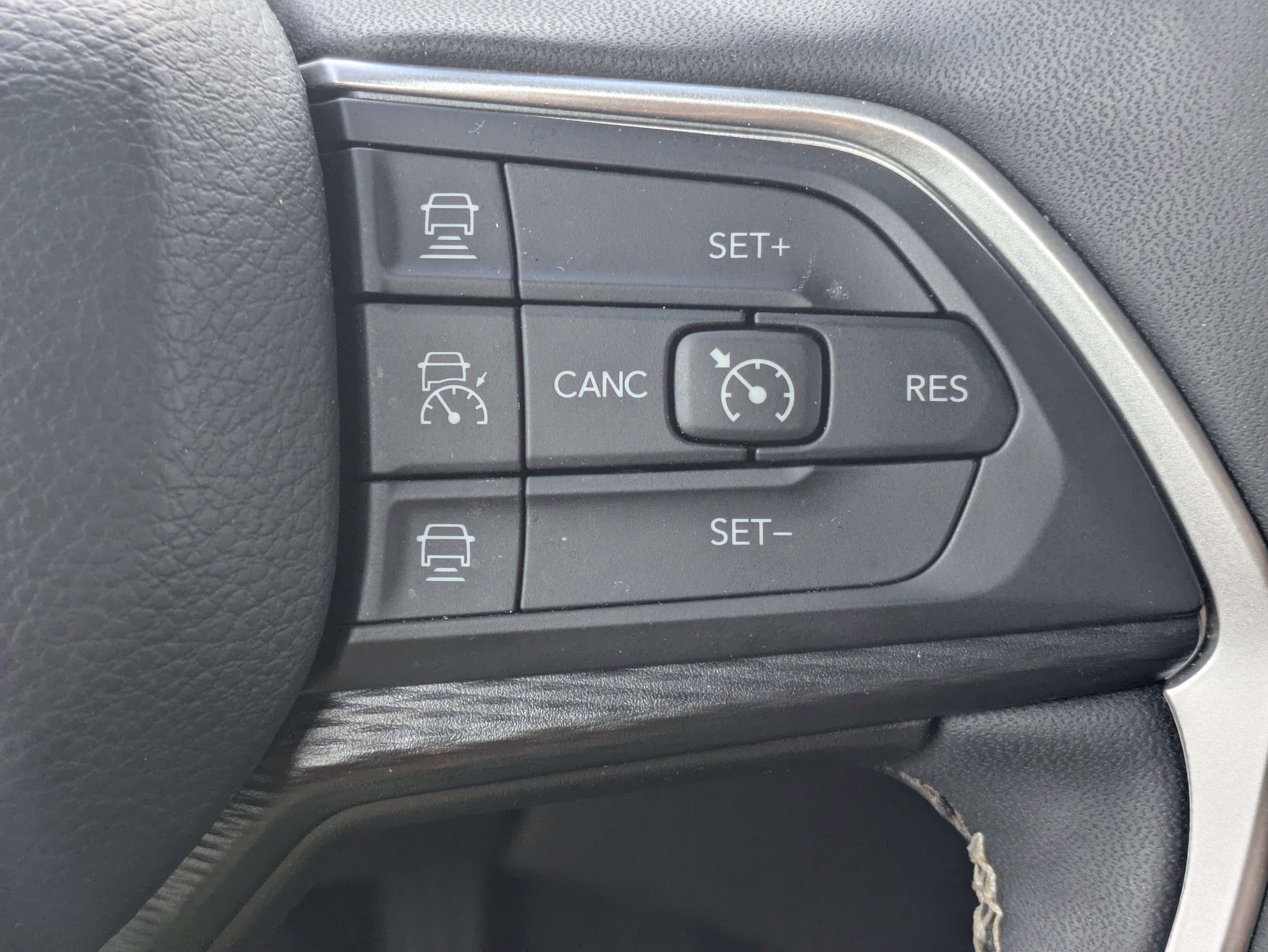 Used 2025 Jeep Grand Cherokee L Altitude AWD/4WD image 43