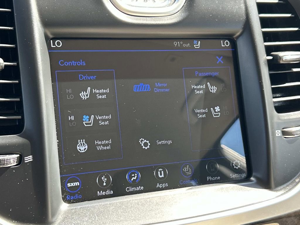 Used 2018 Chrysler 300 Limited image 29