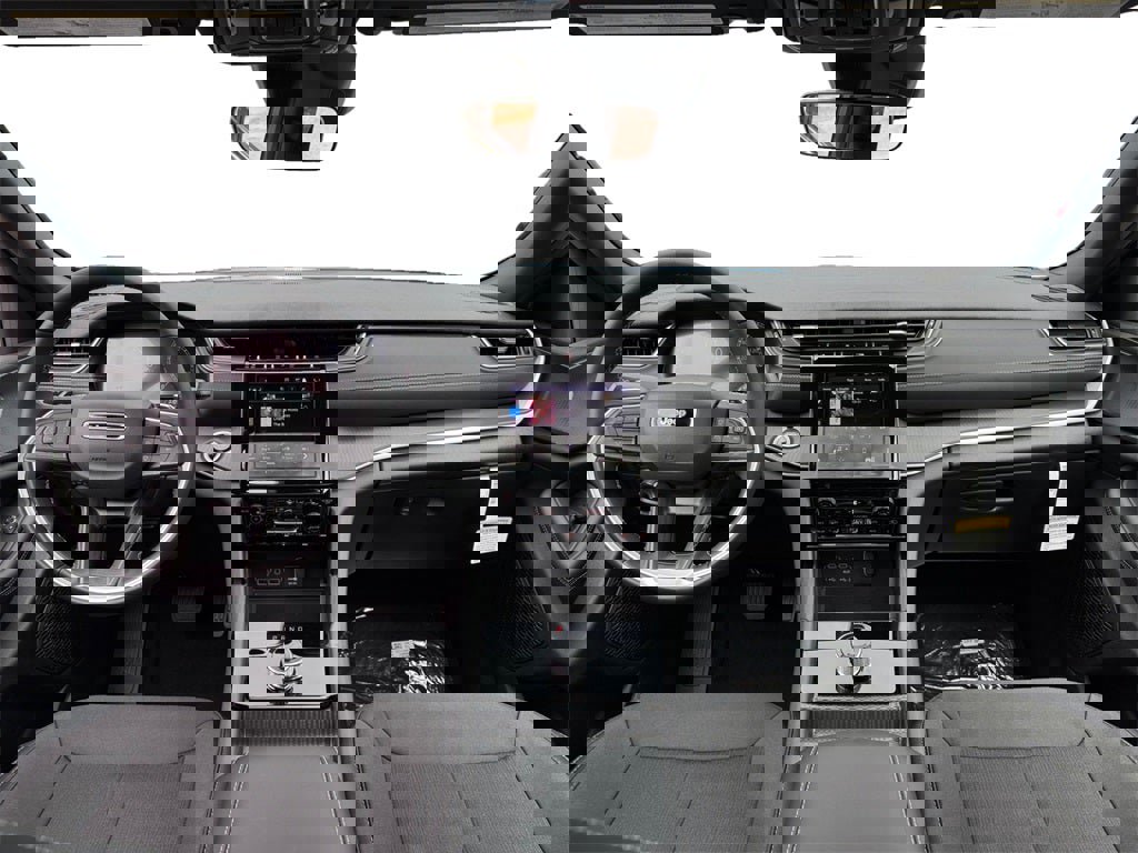 New 2025 Jeep Grand Cherokee L Laredo w/ Luxury Tech Group I image 10