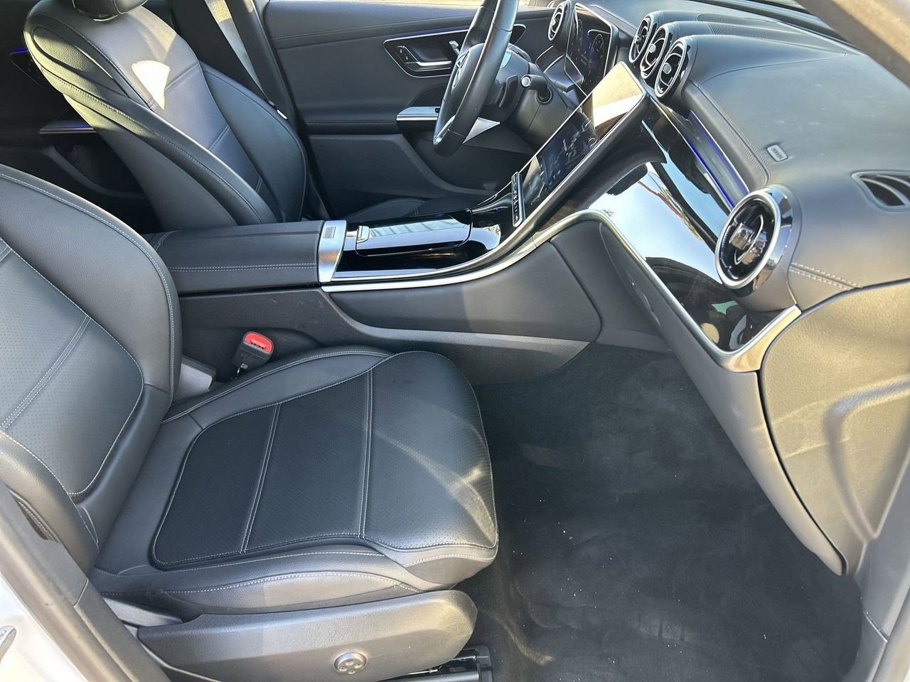 Used 2025 Mercedes-Benz GLC 300 4MATIC image 9