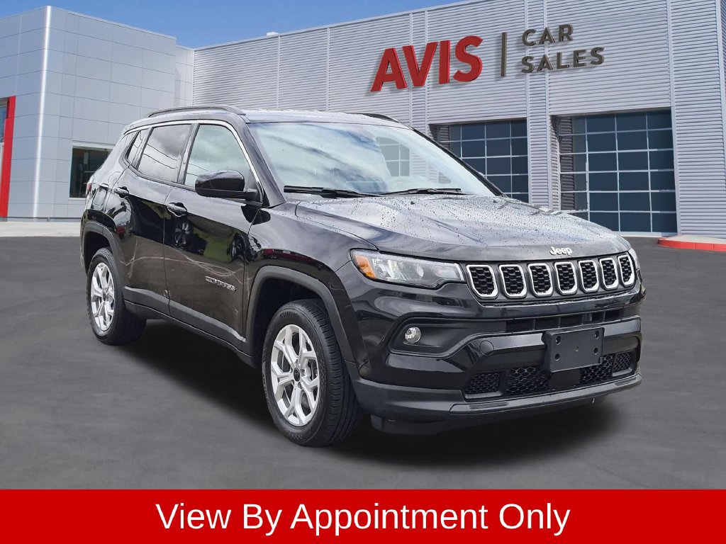Used 2025 Jeep Compass Latitude AWD/4WD image 3