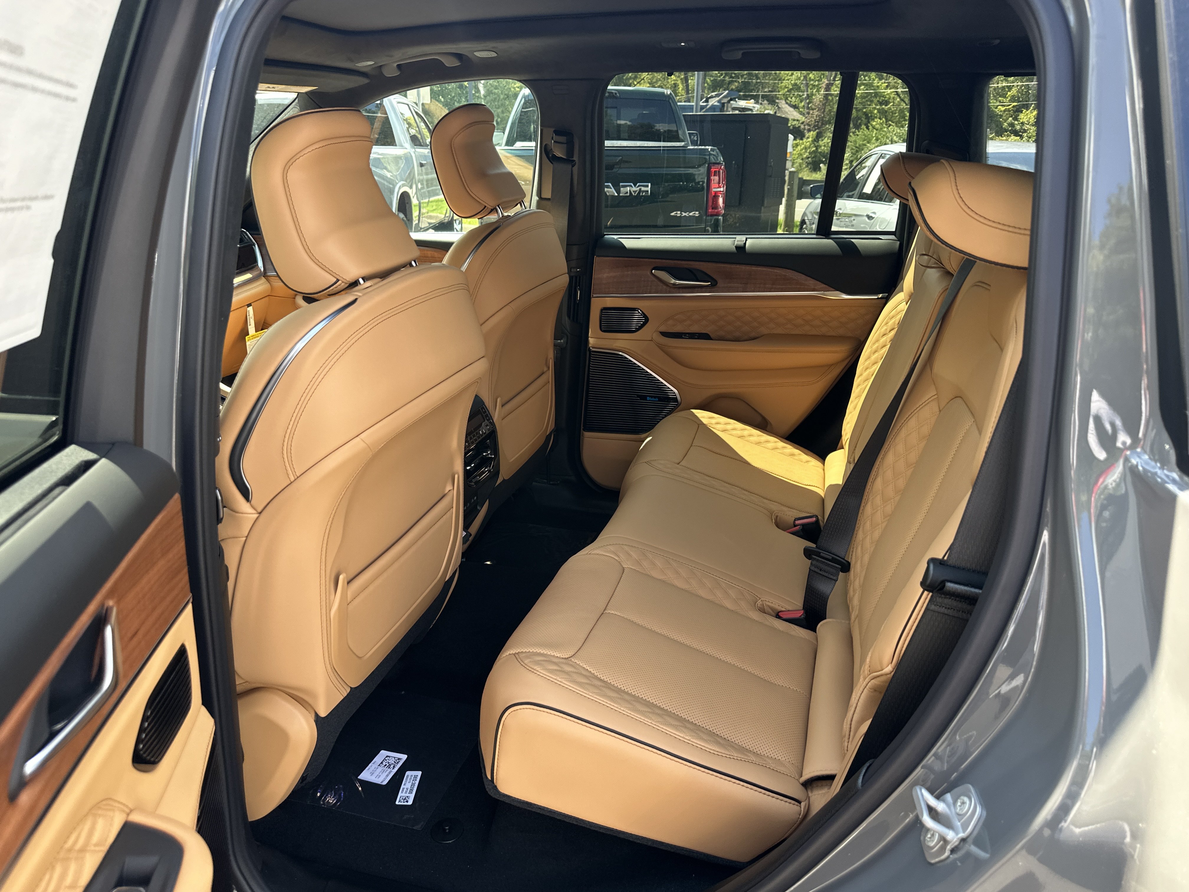 New 2027 Jeep Grand Cherokee Summit AWD/4WD image 32