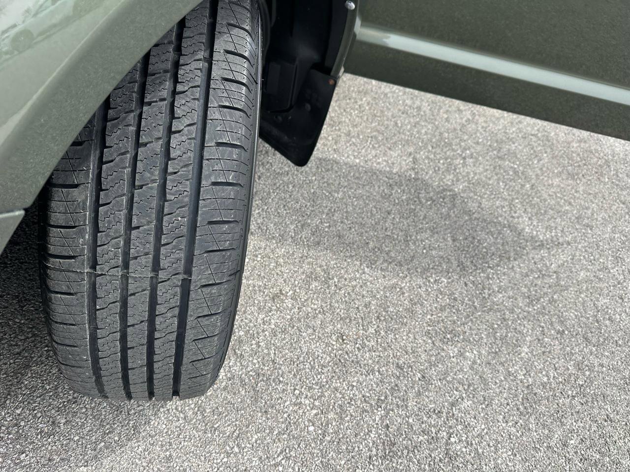 Used 2017 Dodge Journey SE w/ Flexible Seating Group FWD image 16