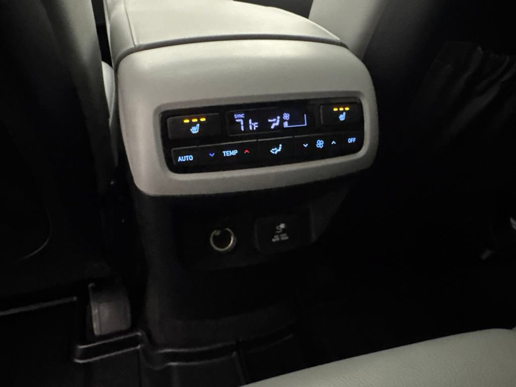Used 2022 Hyundai Palisade SEL w/ 8P Bench Seat Package AWD/4WD image 48