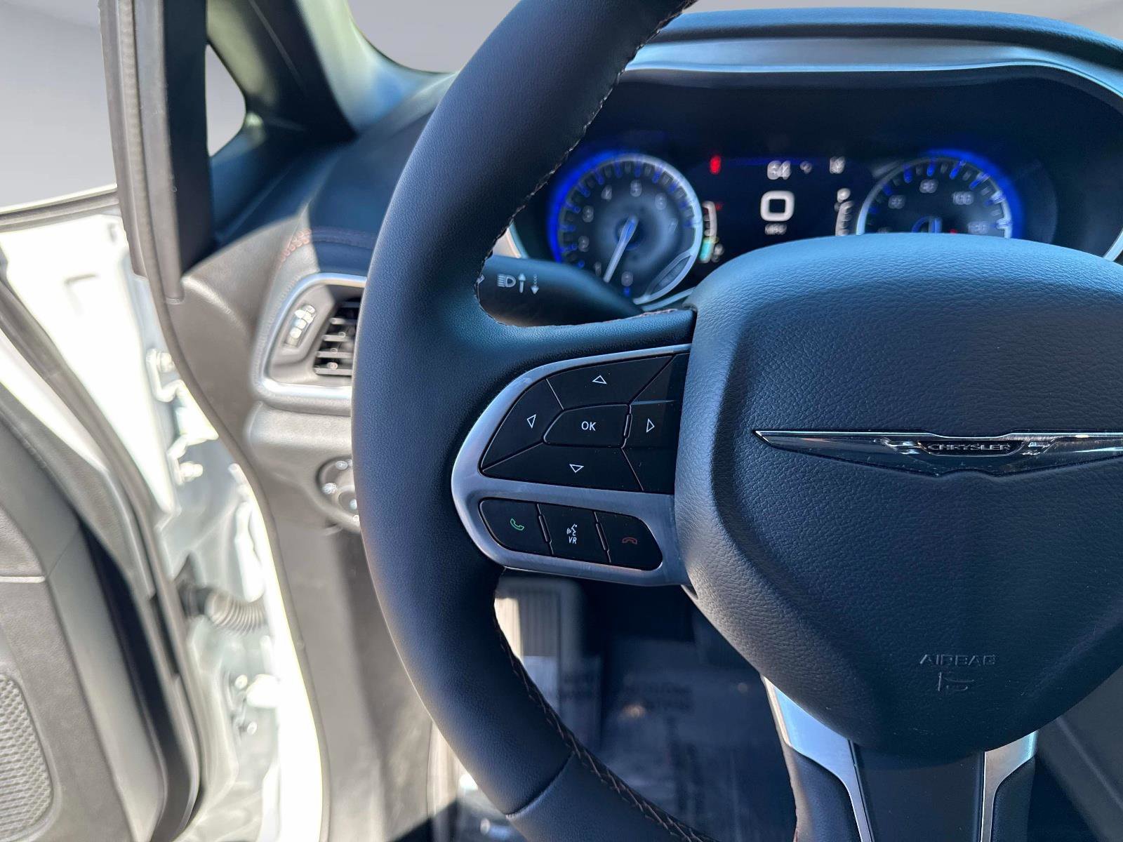 Used 2024 Chrysler Pacifica Pinnacle image 35