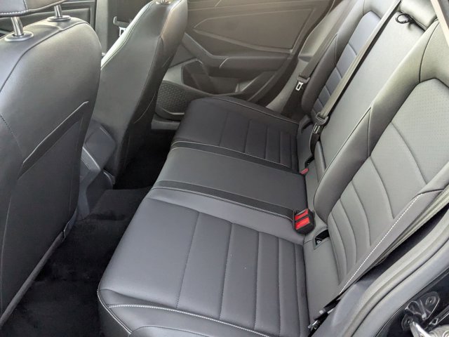 Used 2024 Volkswagen Jetta SE w/ Panoramic Sunroof Package image 18