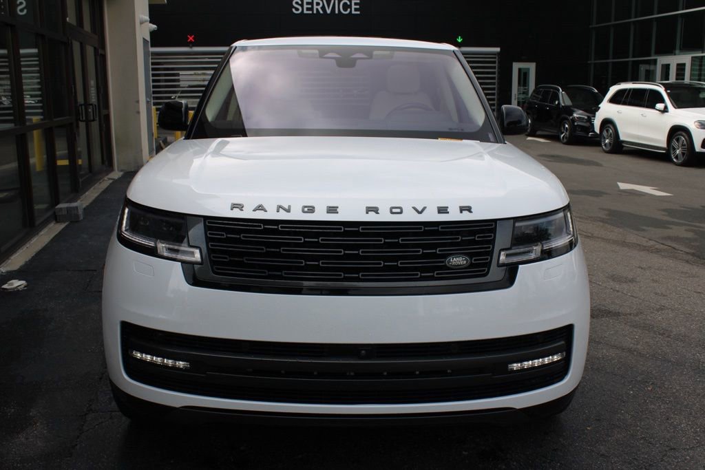 Used 2023 Land Rover Range Rover SE image 3