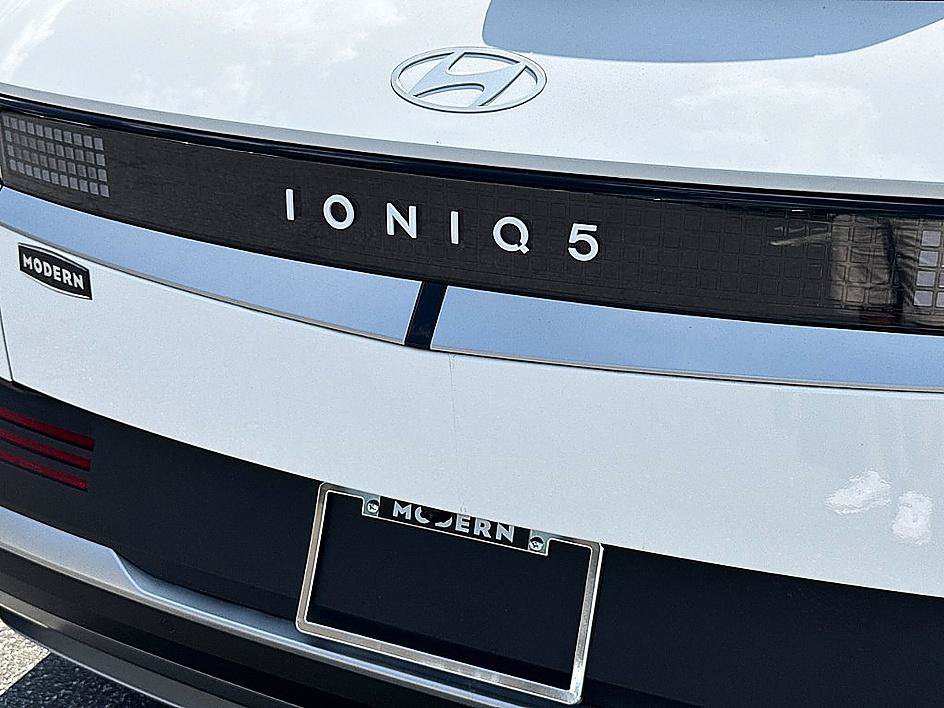 Certified 2025 Hyundai Ioniq 5 SE RWD image 24