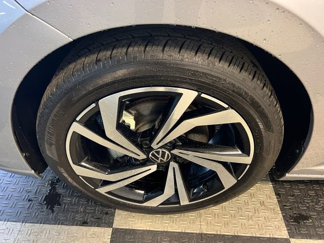 Certified 2025 Volkswagen Jetta SEL image 8