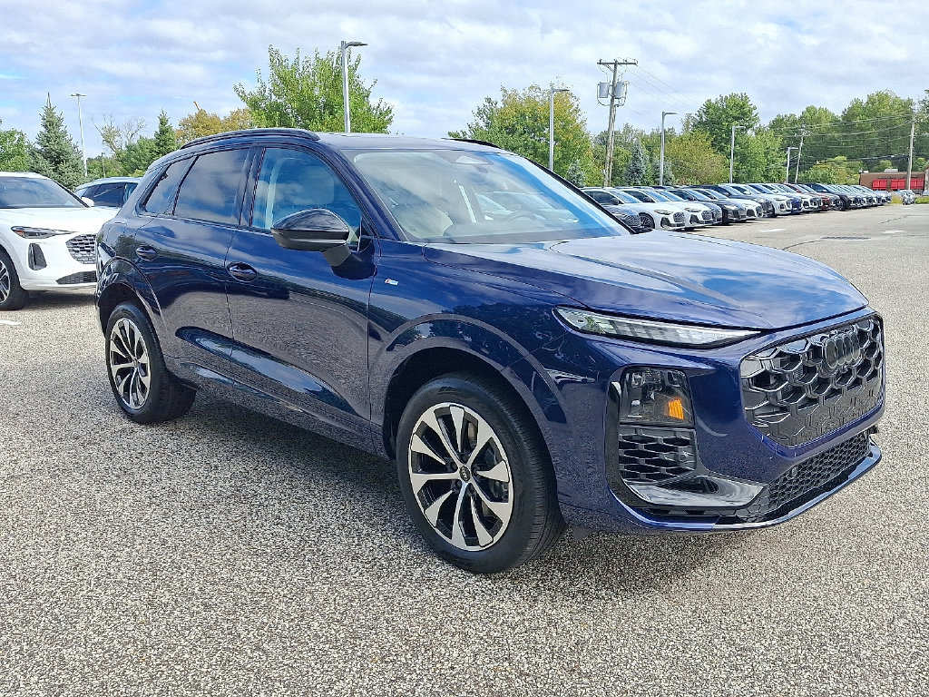 New 2026 Audi Q3 quattro 2.0T AWD/4WD image 2