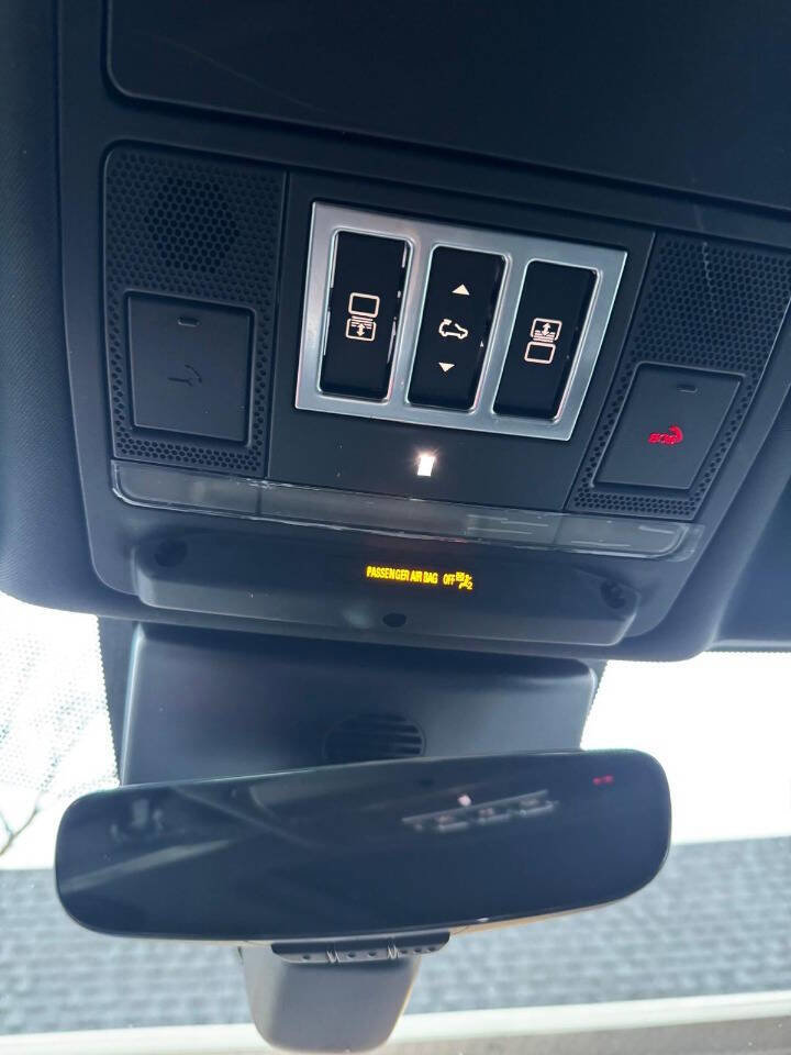 Used 2017 Land Rover Discovery SE image 33