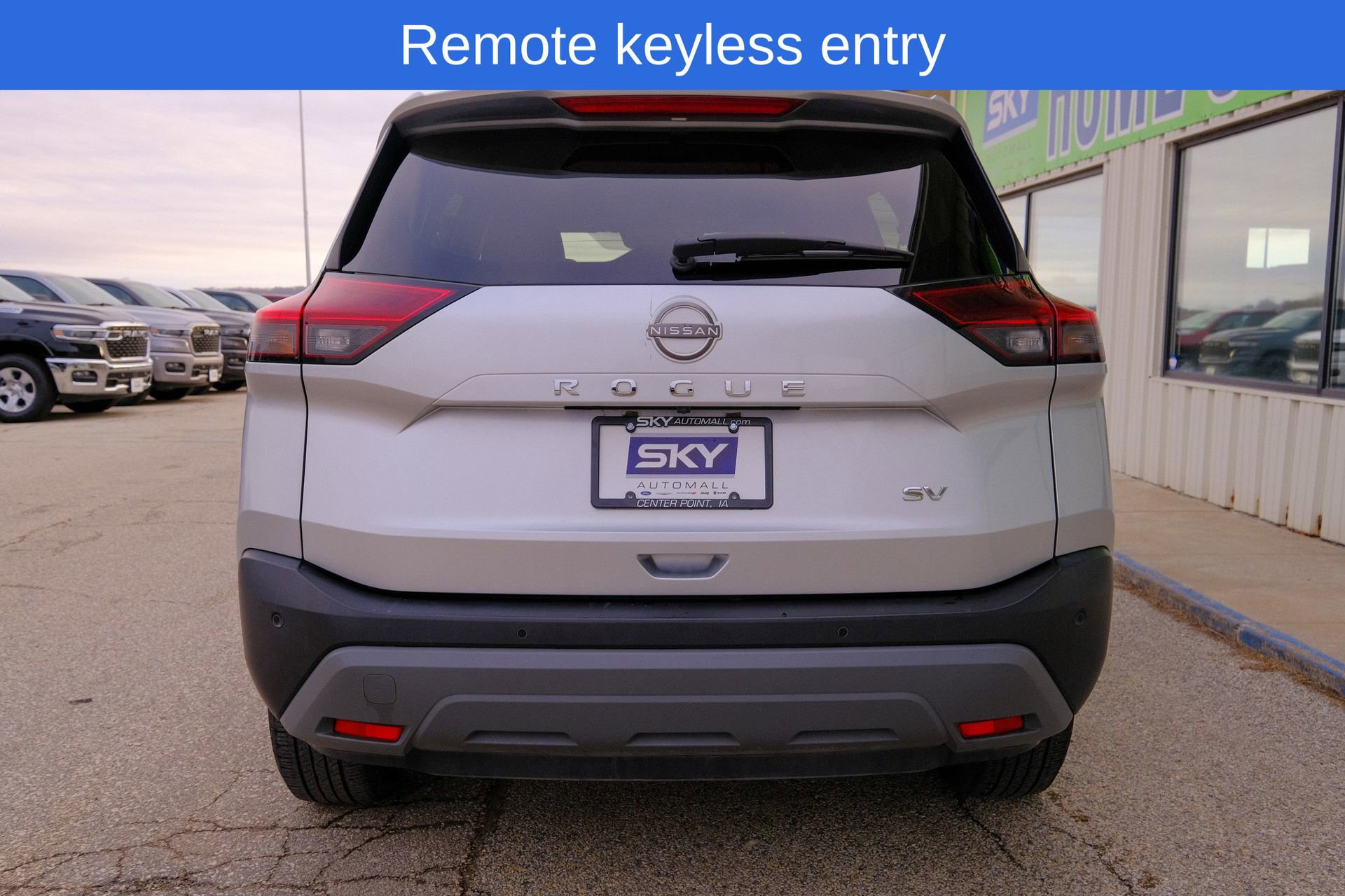 Used 2023 Nissan Rogue SV image 7