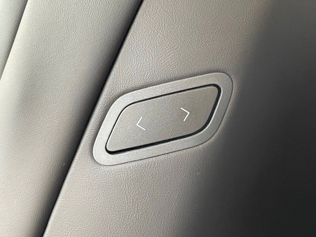 Used 2022 Tesla Model X Plaid image 17