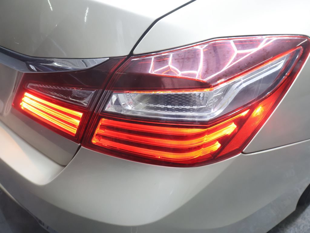 Used 2016 Honda Accord LX image 29
