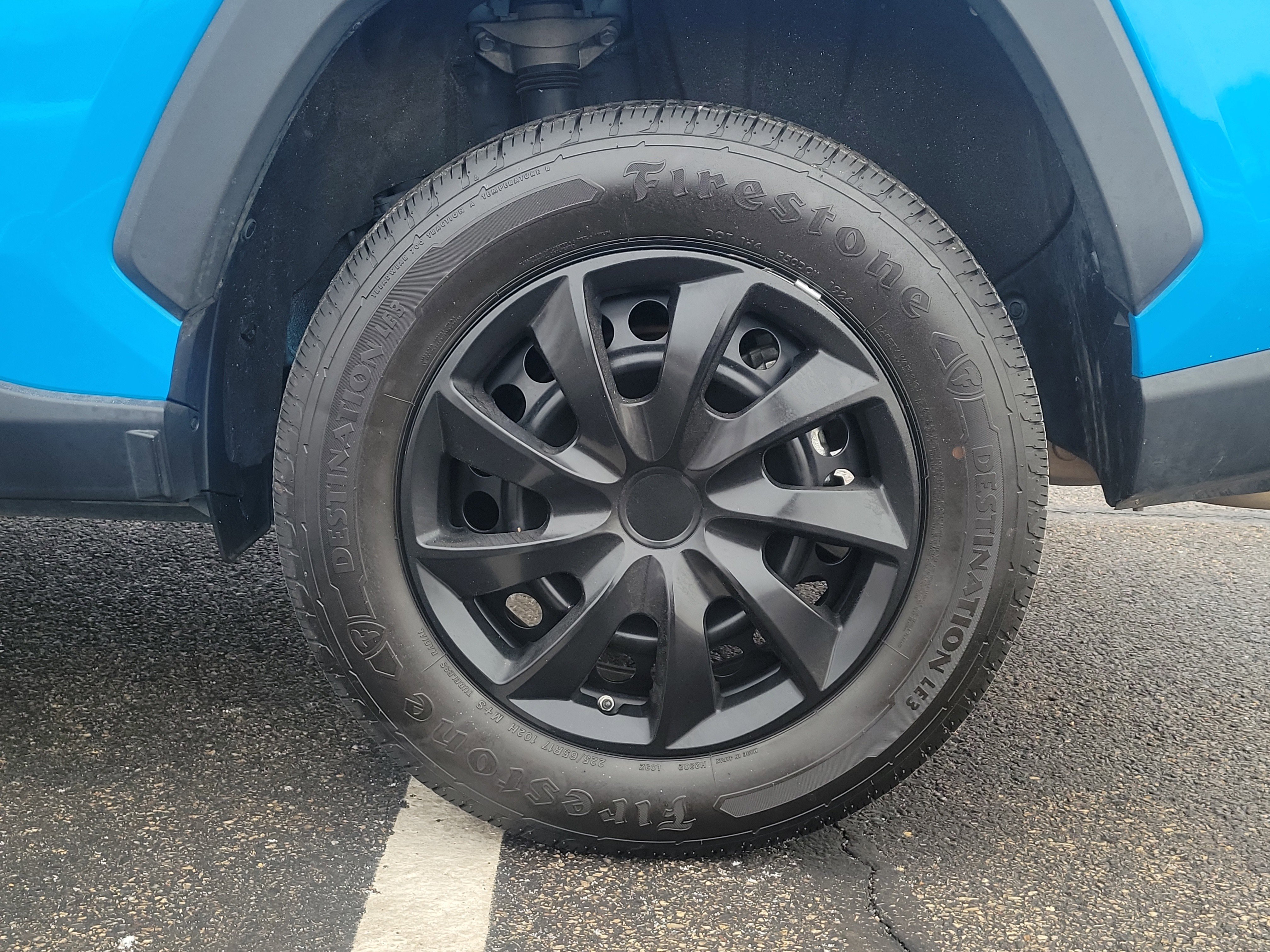 Used 2020 Toyota RAV4 LE image 5