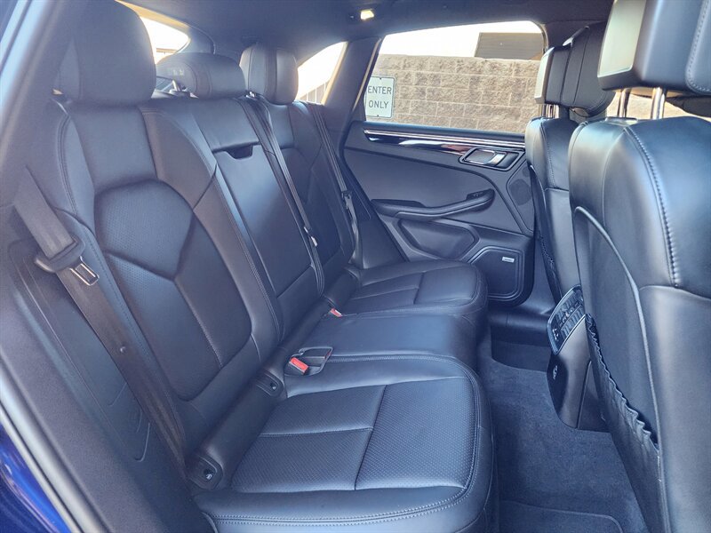Used 2022 Porsche Macan AWD/4WD image 71