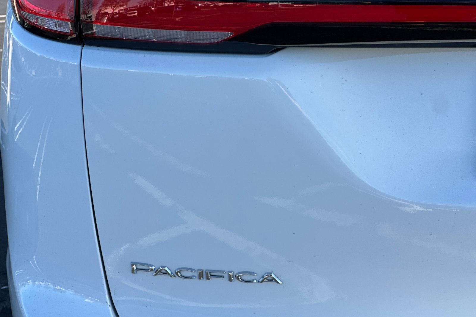 Used 2022 Chrysler Pacifica Touring-L image 49