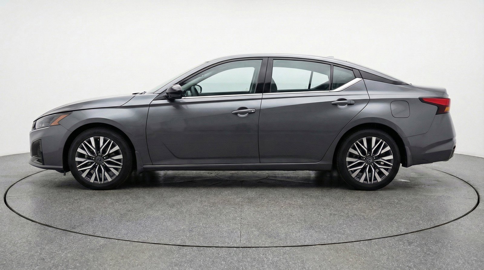 Used 2025 Nissan Altima 2.5 SV FWD image 5