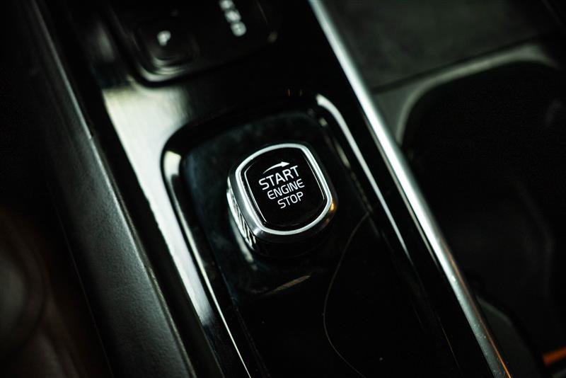 Used 2022 Volvo XC60 T8 Inscription image 23