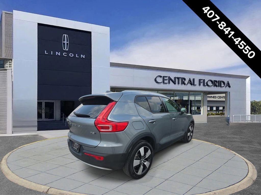 Used 2019 Volvo XC40 T5 Momentum image 2
