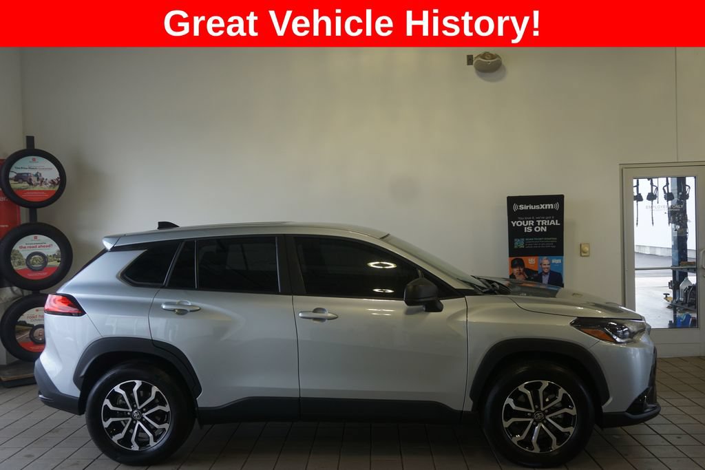 Used 2025 Toyota Corolla Cross AWD Hybrid image 2