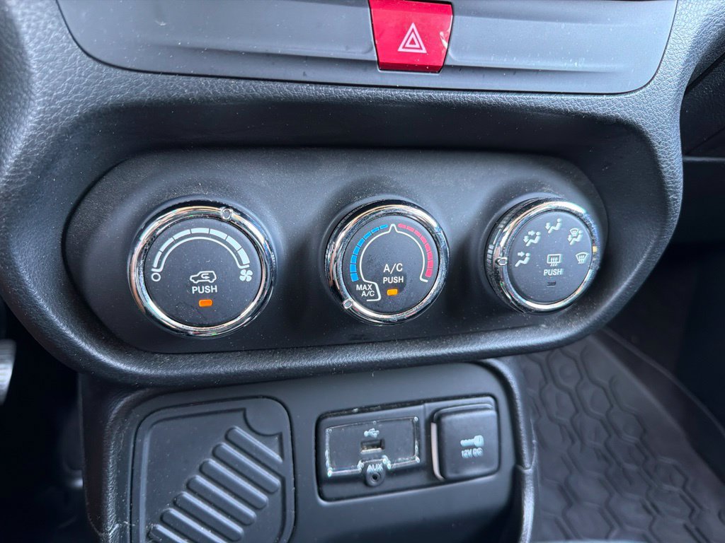 Used 2017 Jeep Renegade Sport w/ Power & Air Group FWD image 12