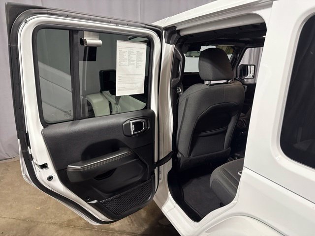 Used 2025 Jeep Wrangler Unlimited Sahara AWD/4WD image 22