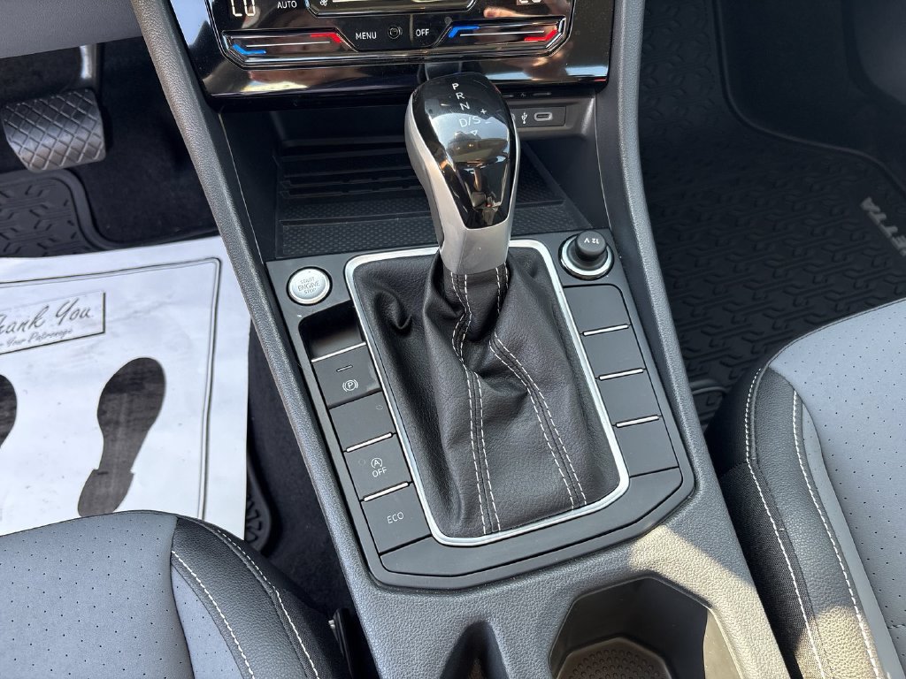 Used 2025 Volkswagen Jetta SE w/ Sunroof Package FWD image 23