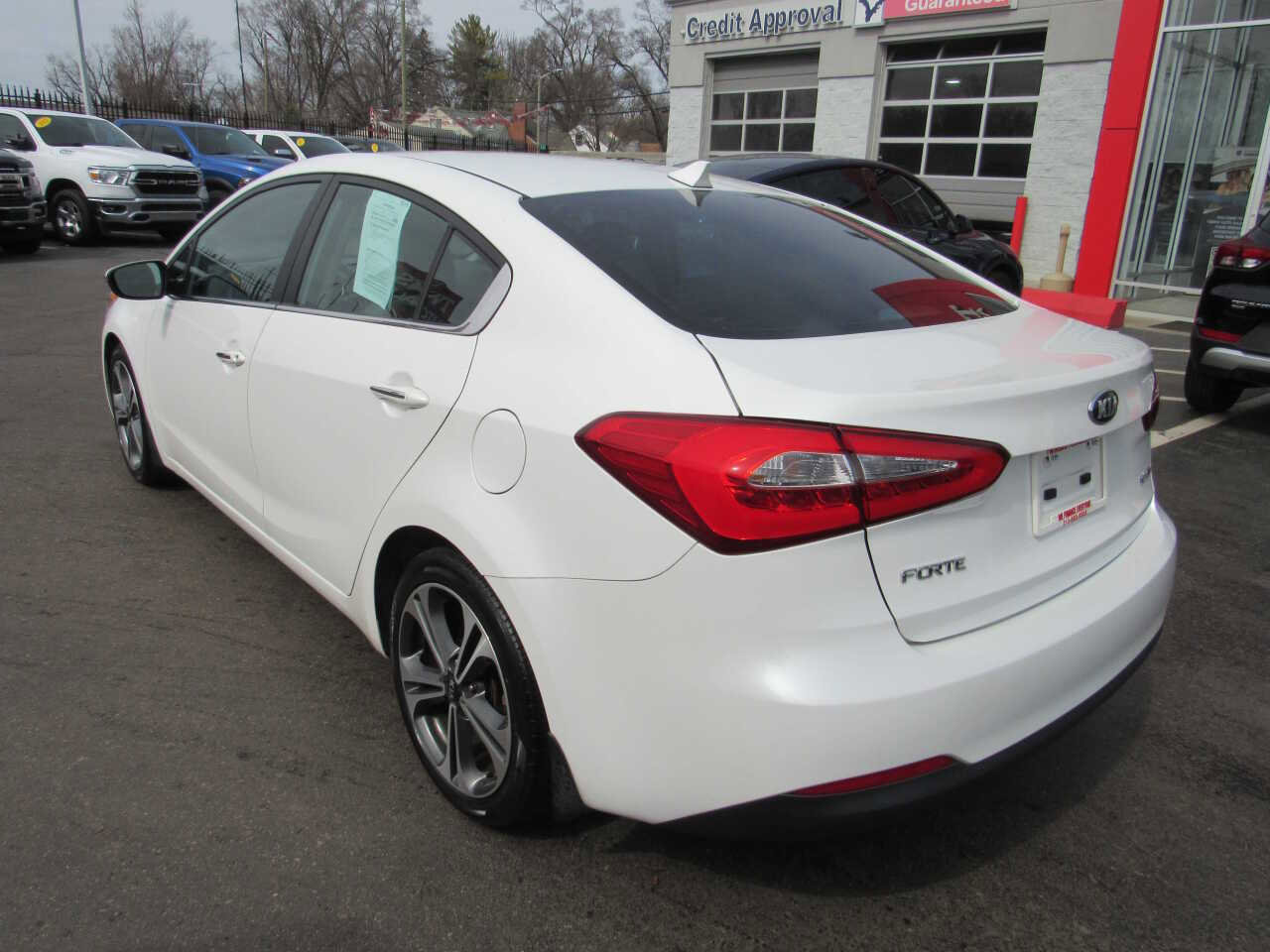 Used 2015 Kia Forte EX w/ Premium Package FWD image 7
