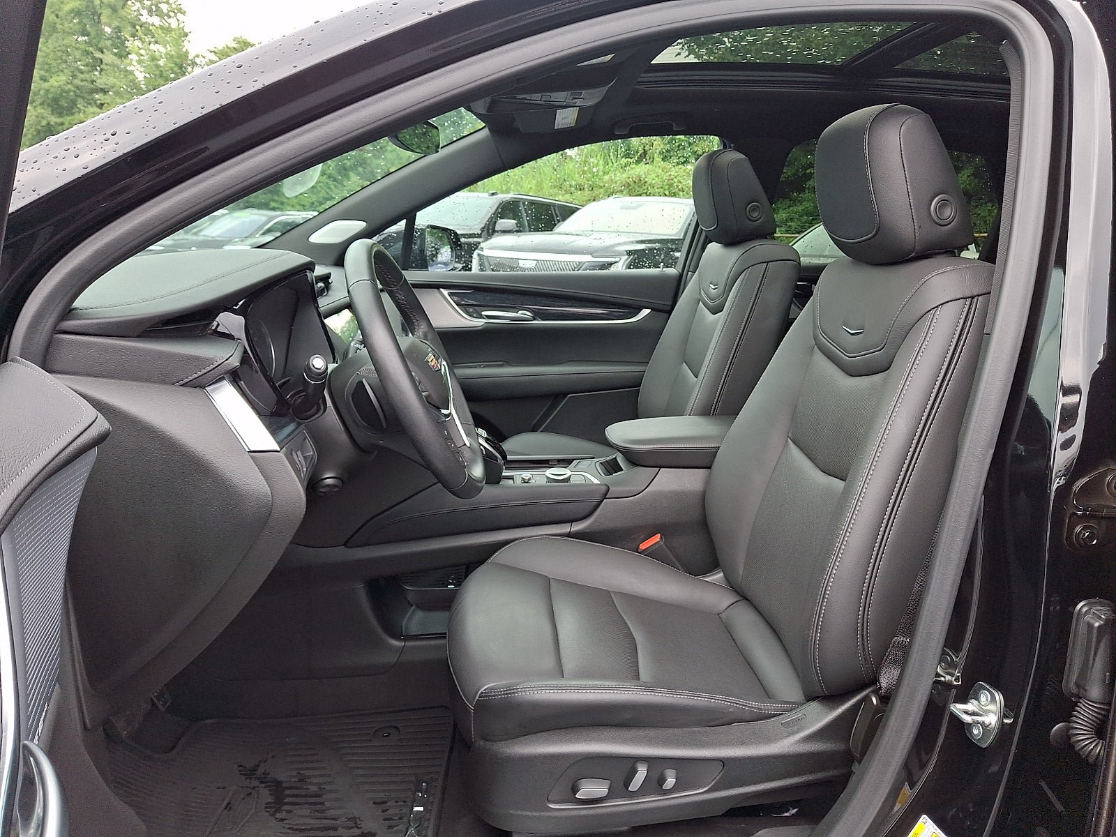 Certified 2024 Cadillac XT5 Premium Luxury w/ LPO, Floor Liner Package AWD/4WD image 17