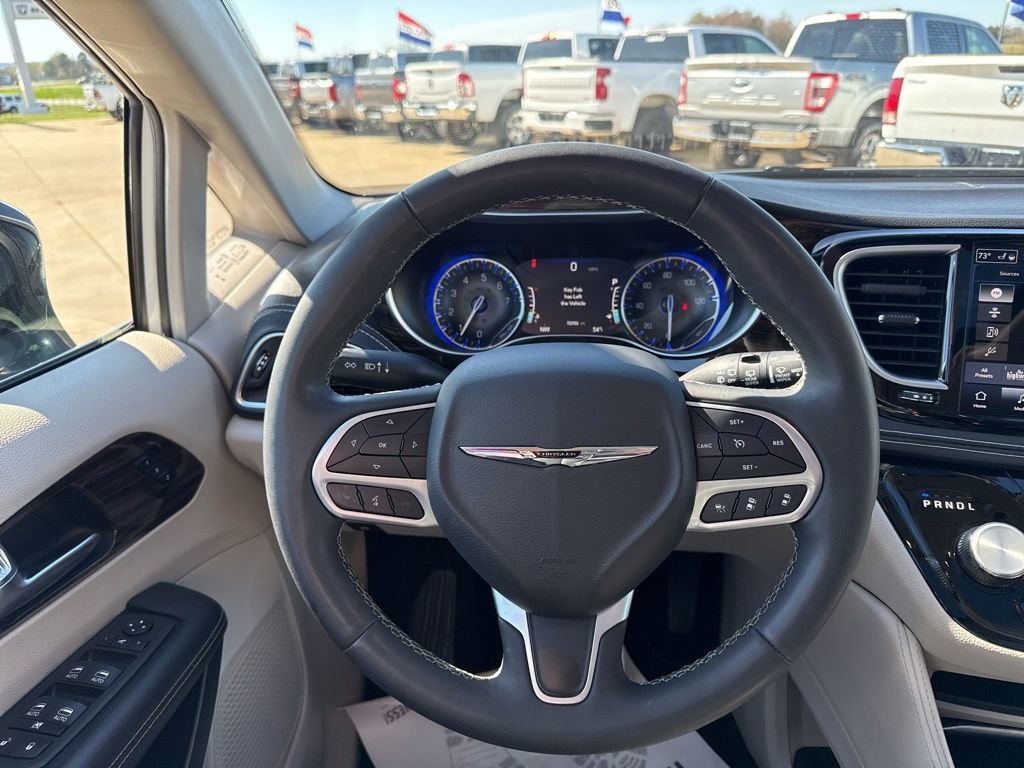 Certified 2023 Chrysler Pacifica Limited image 8