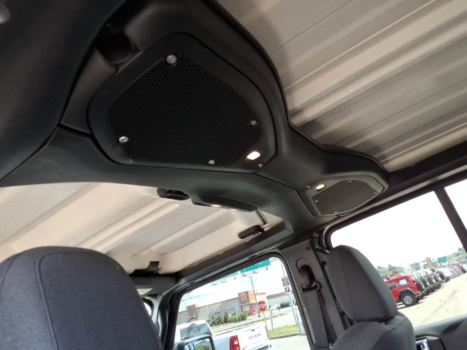 Used 2024 Jeep Gladiator Sport AWD/4WD image 14