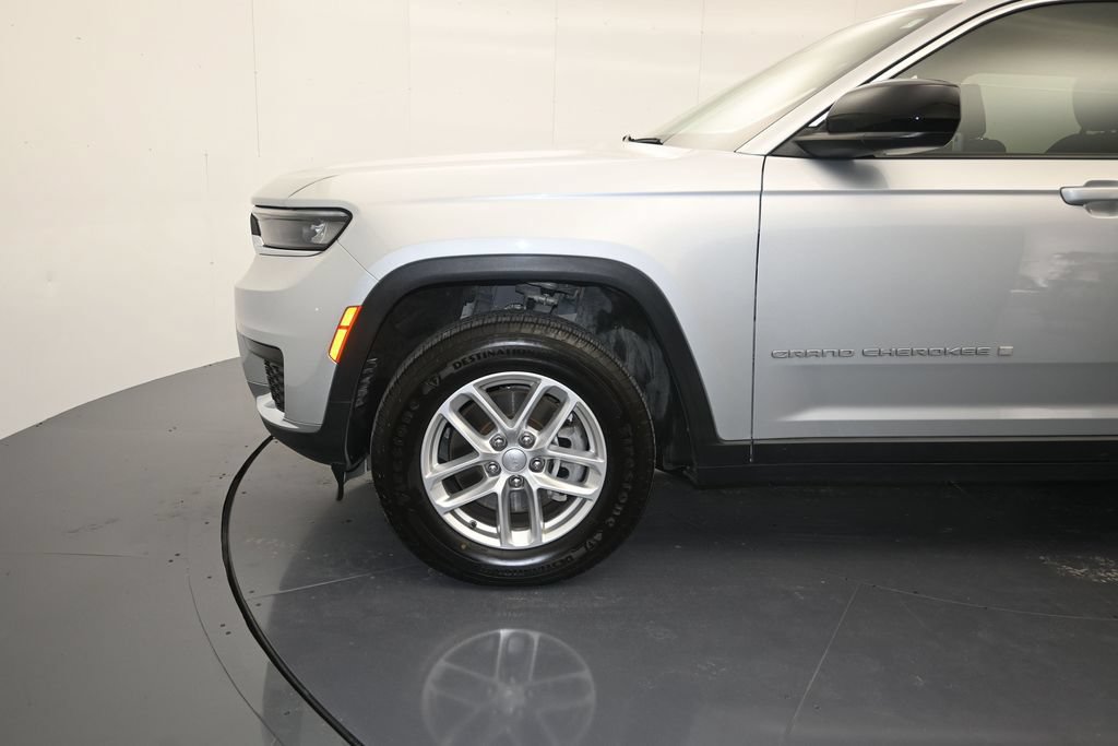 Used 2024 Jeep Grand Cherokee L Laredo RWD image 9