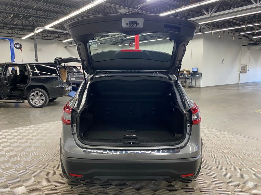 Used 2022 Nissan Rogue Sport SV w/ Technology Package image 7