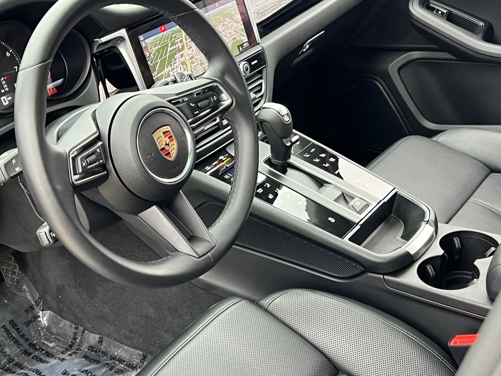 Certified 2025 Porsche Macan image 2