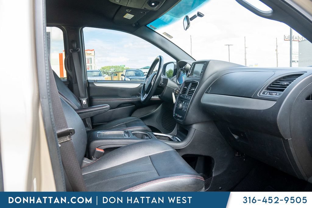 Used 2016 Dodge Grand Caravan R/T FWD image 24