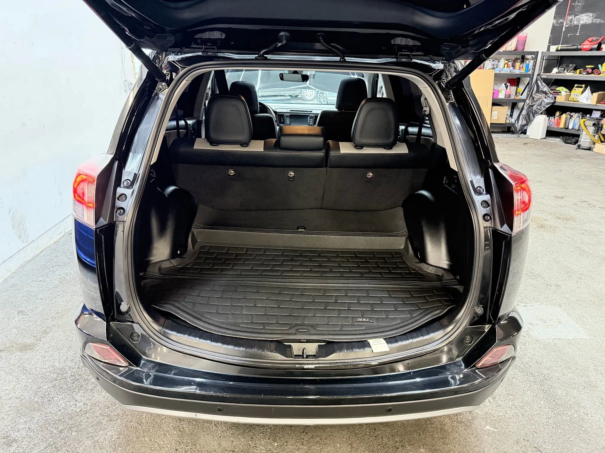 Used 2017 Toyota RAV4 Limited AWD/4WD image 22