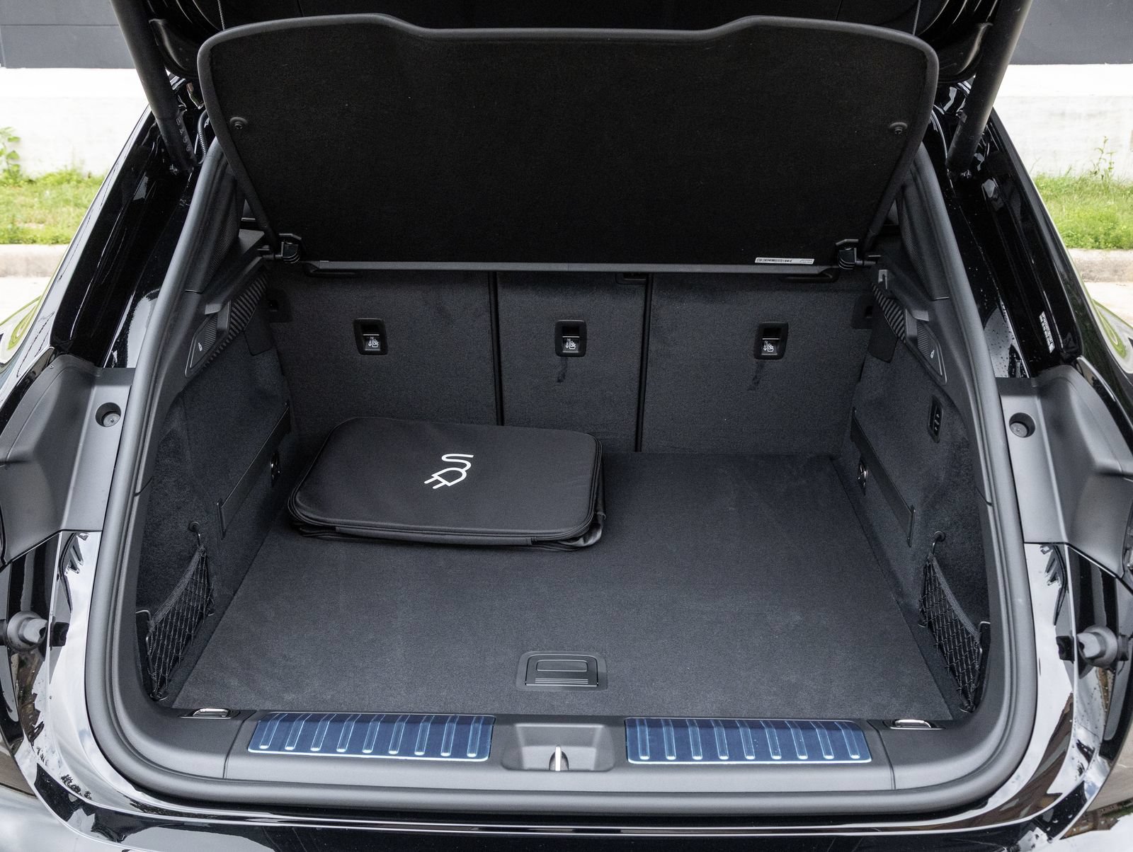 Certified 2026 Porsche Macan 4 Electric AWD/4WD image 29
